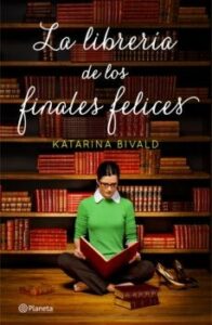 Imagen de portada de un libro en el que aparece una chica joven leyendo con una estantería de libros al fondo.