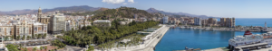 Imagen panorámica de la ciudad de Málaga en la que aparece el puerto, el paseo marítimo y el casco antiguo a vista de pájaro.