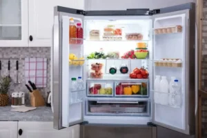Frigorífico con puertas abiertas