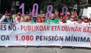 Grupo personas mayores manifestación pensiones