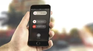 Pantalla movil con boton rojo sos