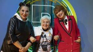 Tres mujeres mayores ciberabuelas