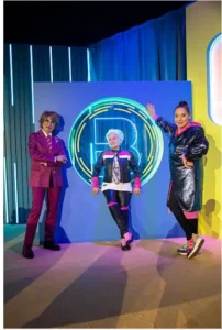 Tres mujeres mayores tecnologicas